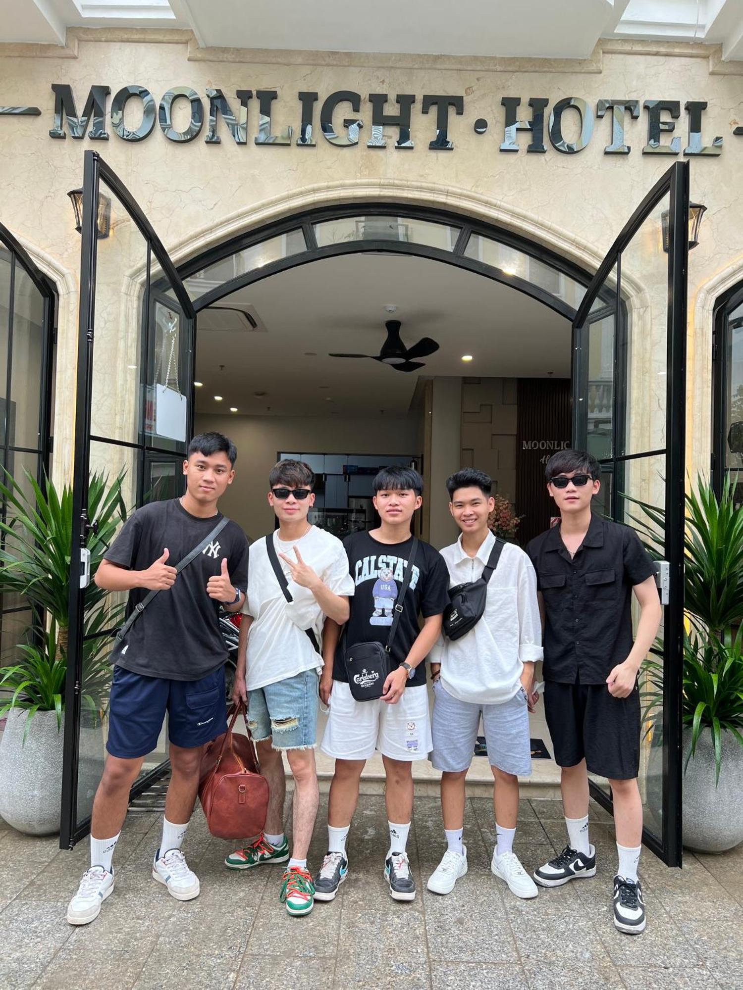 Moonlight Hotel Ha Long Esterno foto